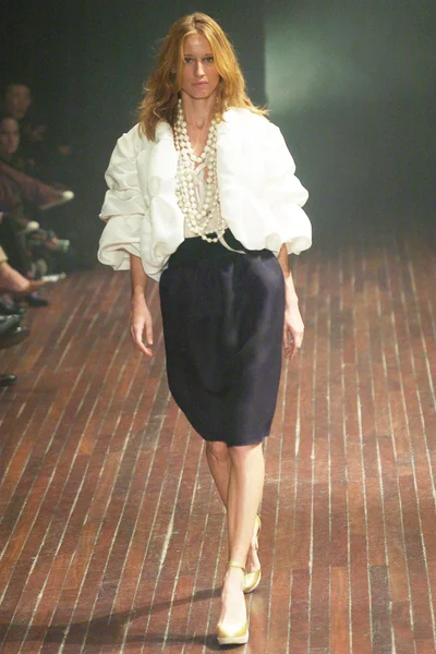 Look 10